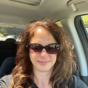 Meet your Posher, Debra